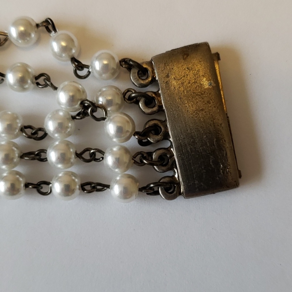 $7 Alone/$5 Bundled Faux Pearl Bracelet Clip - Picture 5 of 6
